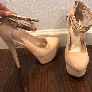 Nude heels with gold